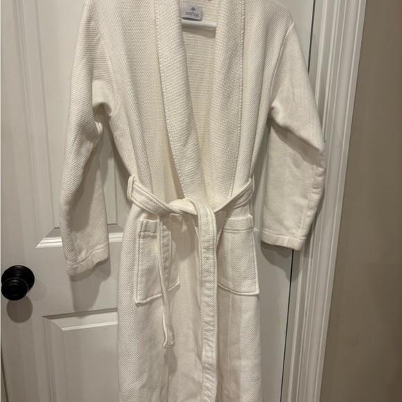 Matouk White Textured Robe - Picture 1 of 6